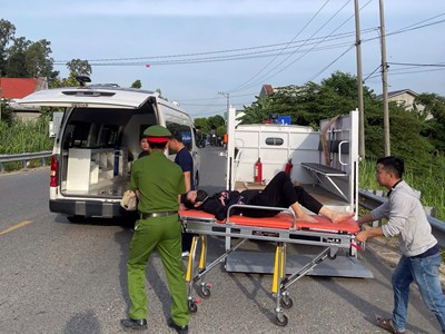 Kịp thời hỗ trợ thai phụ bị tai nạn giao thông đi cấp cứu