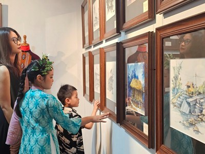 Khai mạc triển lãm “Nét đẹp di sản văn hóa Huế qua nghệ thuật ký họa” tại Đà Nẵng