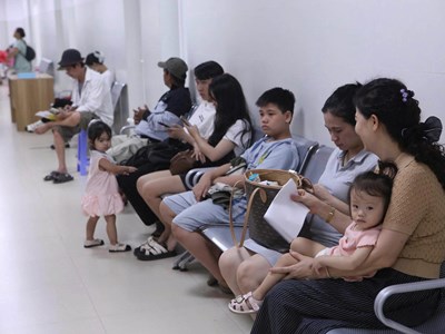 Trẻ nhập viện tăng do nắng nóng kéo dài