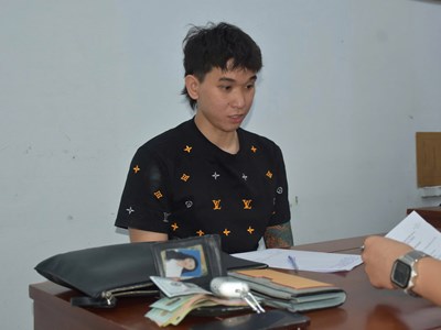 Bắt đối tượng cướp giật tài sản du khách nước ngoài 