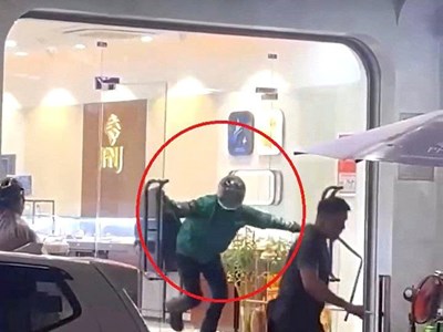 Bắt nghi phạm người nước ngoài gây ra vụ cướp tiệm vàng táo tợn ở Đà Nẵng