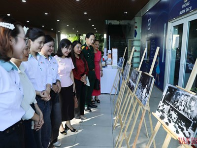 Triển lãm tài nguyên thông tin, ảnh và chuyên đề “Bác Hồ với Văn hóa đọc”