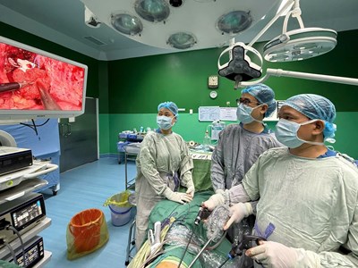 Phẫu thuật thành công khối u vỏ bao thần kinh hiếm gặp dạng đồng hồ cát