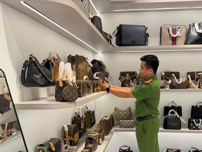 Phát hiện hơn 1.000 sản phẩm thời trang nghi hàng giả, hàng nhái trị giá hơn 1 tỉ đồng