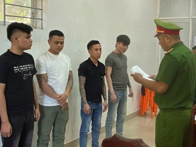 Bắt tạm giam 4 đối tượng gây rối, cố ý gây thương tích tại quán karaoke