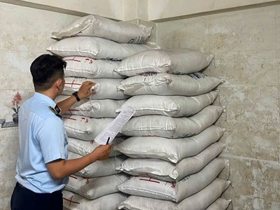 Xử phạt 3 cơ sở kinh doanh hàng nhập lậu 