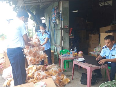 Xử phạt hai cơ sở kinh doanh hàng giả, hàng không rõ nguồn gốc