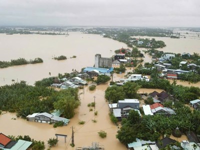 Hơn 76.000 hộ dân bị ngập, 10 xã phường bị cô lập hoàn toàn