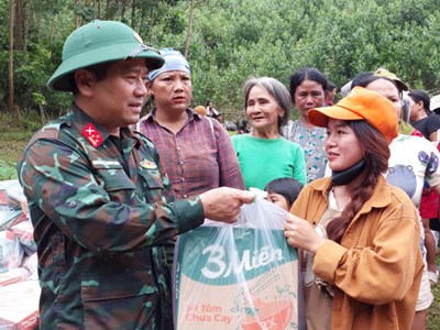 Những chuyến hàng nghĩa tình vào vùng cô lập