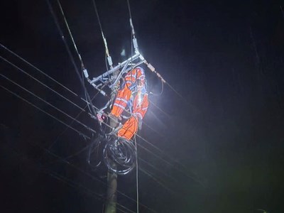 Gần 99% khách hàng miền Trung đã có điện trở lại sau mưa lũ