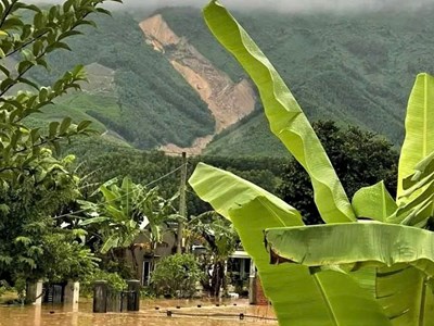 Núi bất ngờ sạt lở, một người bị đất đá vùi lấp tử vong