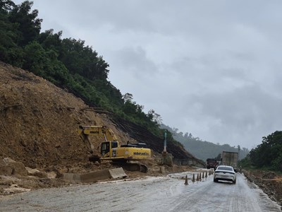Tiếp tục duy trì phương án giao thông tạm thời trên cao tốc La Sơn - Hòa Liên