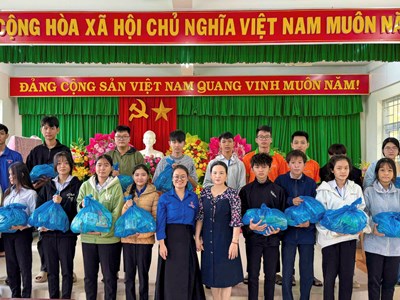 Gom yêu thương gửi về đồng bào vùng lũ miền Trung-Tây Nguyên