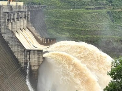 Khẩn trương điều tiết 5 hồ thủy điện, bảo đảm an toàn hạ du