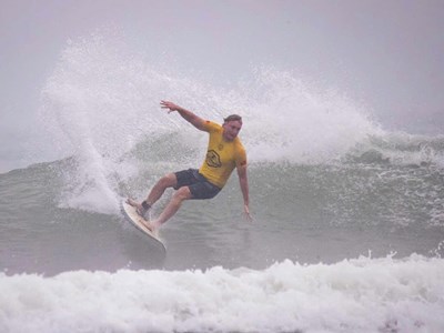 Sôi động “lễ hội của những con sóng” trên biển Mỹ An