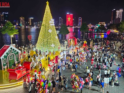 Đà Nẵng lung linh sắc màu Giáng sinh 2025