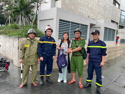 Nữ du khách Hồng Kông (Trung Quốc) xúc động khi được Công an Đà Nẵng giúp đỡ