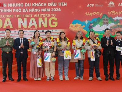 Đà Nẵng rộn ràng đón những vị khách đầu tiên của năm 2026