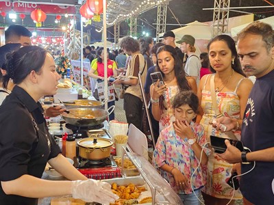 Không gian ẩm thực Cheer Fest hút khách dịp đón năm mới 2026