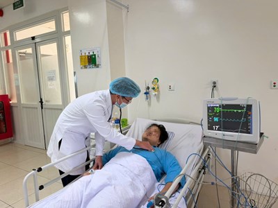 Cứu sống bệnh nhân nước ngoài nguy kịch nhờ triển khai kịp thời kỹ thuật ECMO