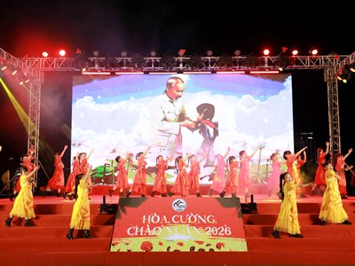 Triển lãm ảnh và chương trình nghệ thuật “Ánh sáng niềm tin” chào mừng thành công Đại hội XIV của Đảng