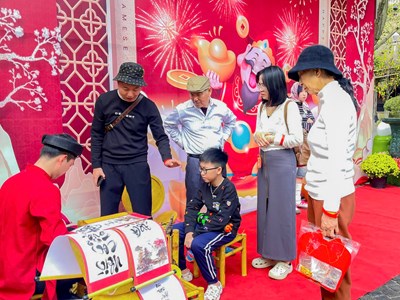 Đà Nẵng hút khách dịp Tết Nguyên đán nhờ không gian lễ hội và trải nghiệm văn hóa