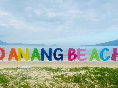 Đà Nẵng khuyến cáo bảo vệ các mô hình check-in Tết tại bãi biển