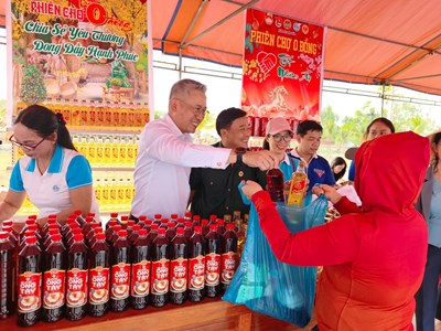 Gần 500 phần quà Tết đến với hộ khó khăn ven biển Đà Nẵng