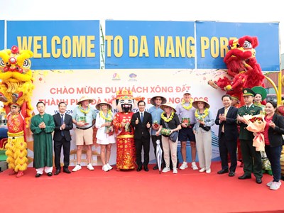 Đà Nẵng rộn ràng đón khách tàu biển quốc tế dịp Tết Bính Ngọ