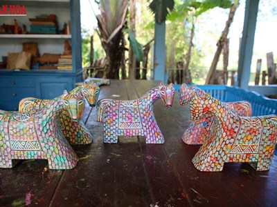 Độc đáo linh vật ngựa gỗ ở làng Củi Lũ 