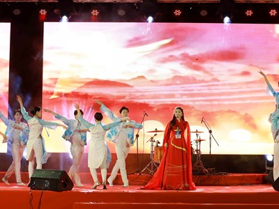 Sắc xuân rực rỡ trong đêm chung kết Tài năng nghệ thuật Đà Nẵng