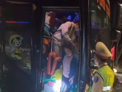 Phát hiện xe khách chở quá 15 người trên Quốc lộ 1 qua Đà Nẵng