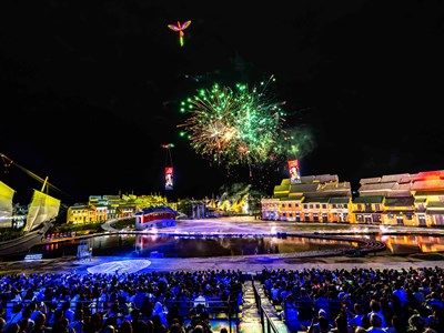 Bầu trời Hội An bừng sáng đêm khai mạc Lễ hội Ánh sáng và Di sản 