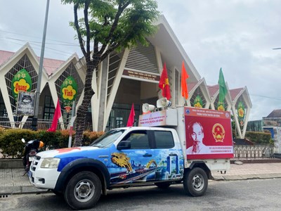 Đà Nẵng đẩy mạnh tuyên truyền bầu cử bằng xe lưu động