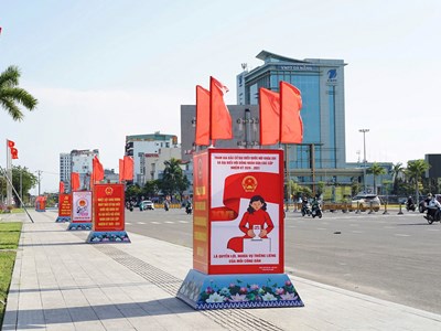 Đà Nẵng rực rỡ cờ hoa chào mừng Ngày bầu cử