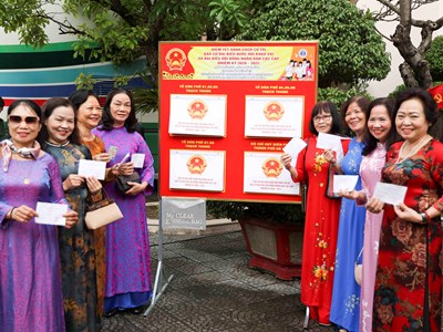 Cử tri Đà Nẵng phấn khởi đi bầu cử đại biểu Quốc hội và HĐND các cấp