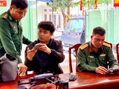 Phát hiện du khách nước ngoài điều khiển flycam trái phép ven biển Đà Nẵng