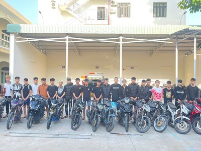 Tạm giữ hình sự nhóm thanh thiếu niên hỗn chiến trên phố