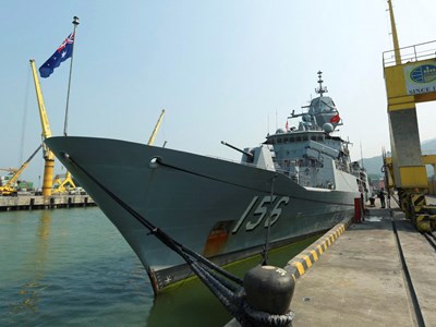Tàu Hải quân Hoàng gia Australia thăm Đà Nẵng