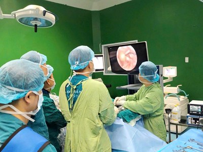 Lần đầu tiên triển khai phẫu thuật nội soi cột sống hai cổng tại Bệnh viện Đà Nẵng
