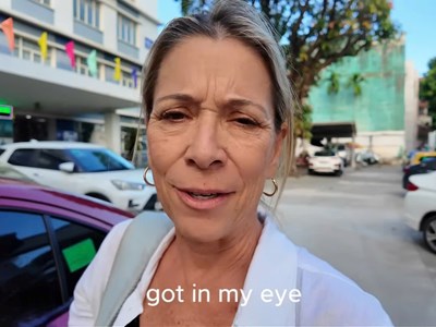 Du khách Mỹ bất ngờ với chi phí khám mắt 45.000 đồng tại Đà Nẵng