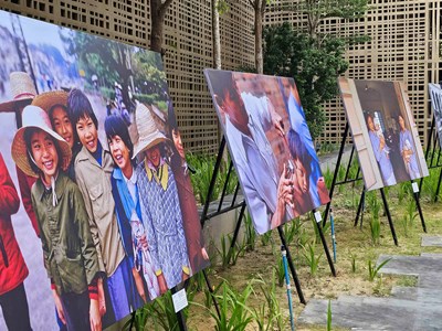 Khai mạc triển lãm ảnh “Giao điểm Việt Nam” 