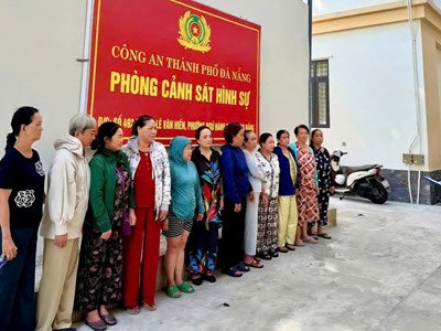 Triệt xoá tụ điểm đánh bạc, bắt quả tang 11 đối tượng