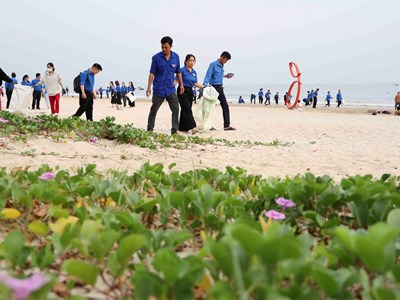 Lan tỏa thông điệp “giữ xanh biển Đà Nẵng”