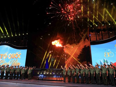 Đà Nẵng rực sáng đêm Gala “Tổ quốc bình yên”