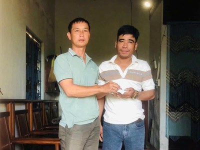 Đánh rơi 7 chỉ vàng, người đàn ông vỡ òa khi nhận lại tài sản từ đôi vợ chồng tốt bụng