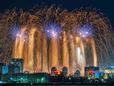 Màn so tài của hai cường quốc pháo hoa và đại nhạc hội bùng nổ bên sông Hàn