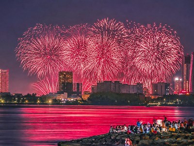 Mãn nhãn màn trình diễn pháo hoa của đội Bồ Đào Nha và Trung Quốc