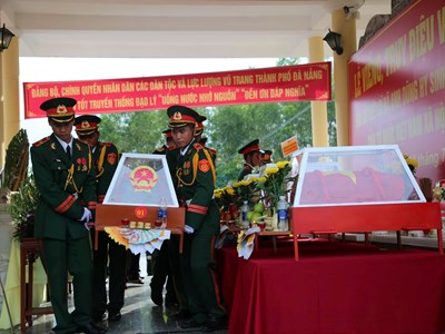 Đưa 5 liệt sĩ từ hang Đá Sập về yên nghỉ trong lòng đất mẹ