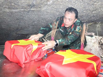 Đã tìm thấy 8 hài cốt liệt sĩ tại hang Đá Sập